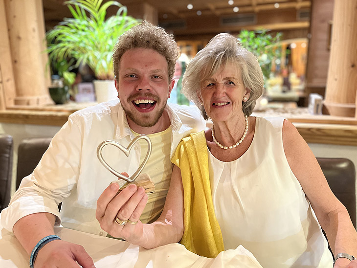Johannes Berzl mit Marille Rüb im Hotel Mariandl zum Singenden Wirt (©Foto. Martin Schmitz)
